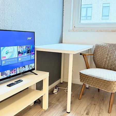 Apartments Im Herzen Von Neumuenster Innenstadt & Hbf Fusslaeufig, Mit Privatparkplatz Esterno foto