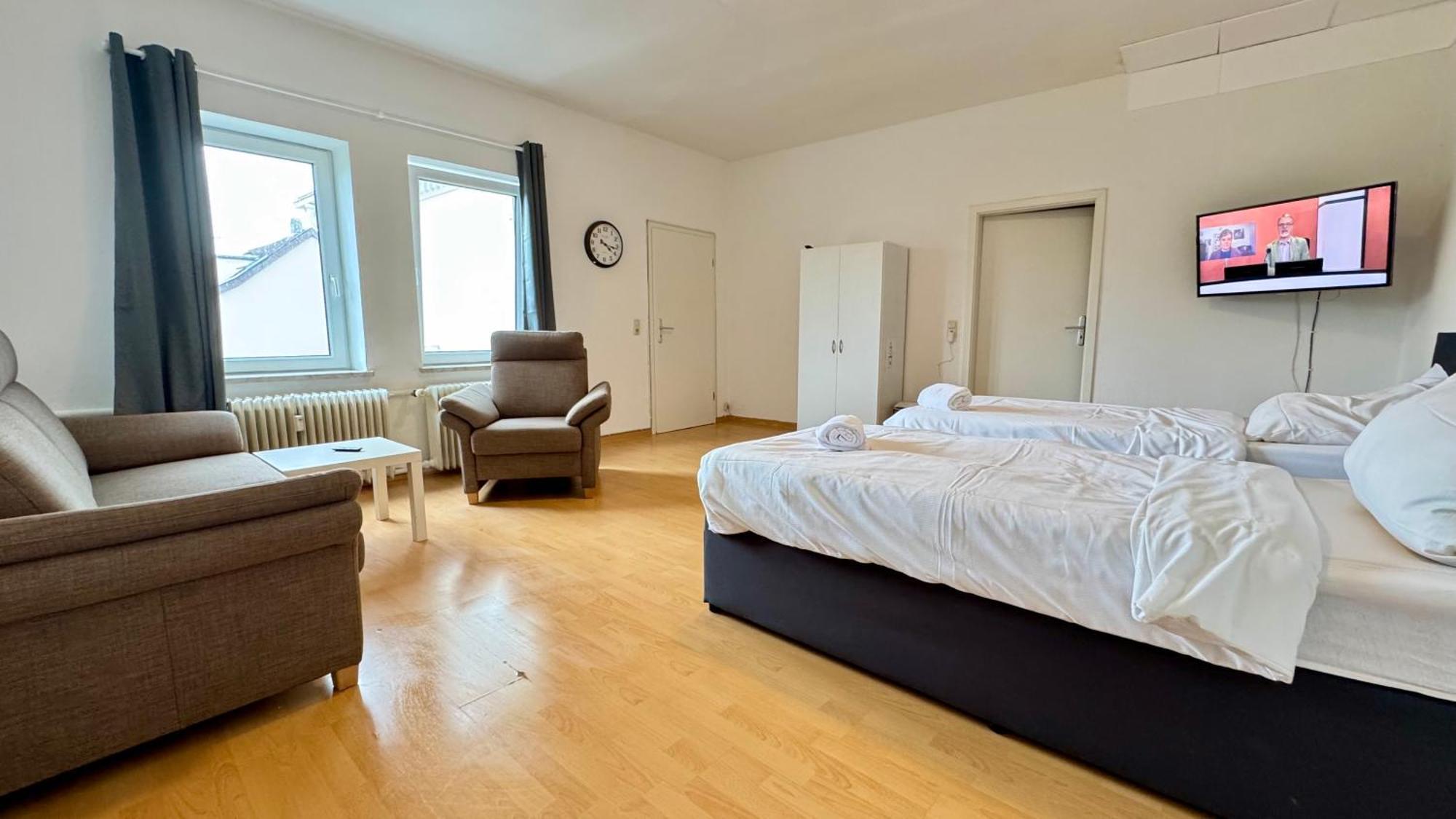 Apartments Im Herzen Von Neumuenster Innenstadt & Hbf Fusslaeufig, Mit Privatparkplatz Esterno foto