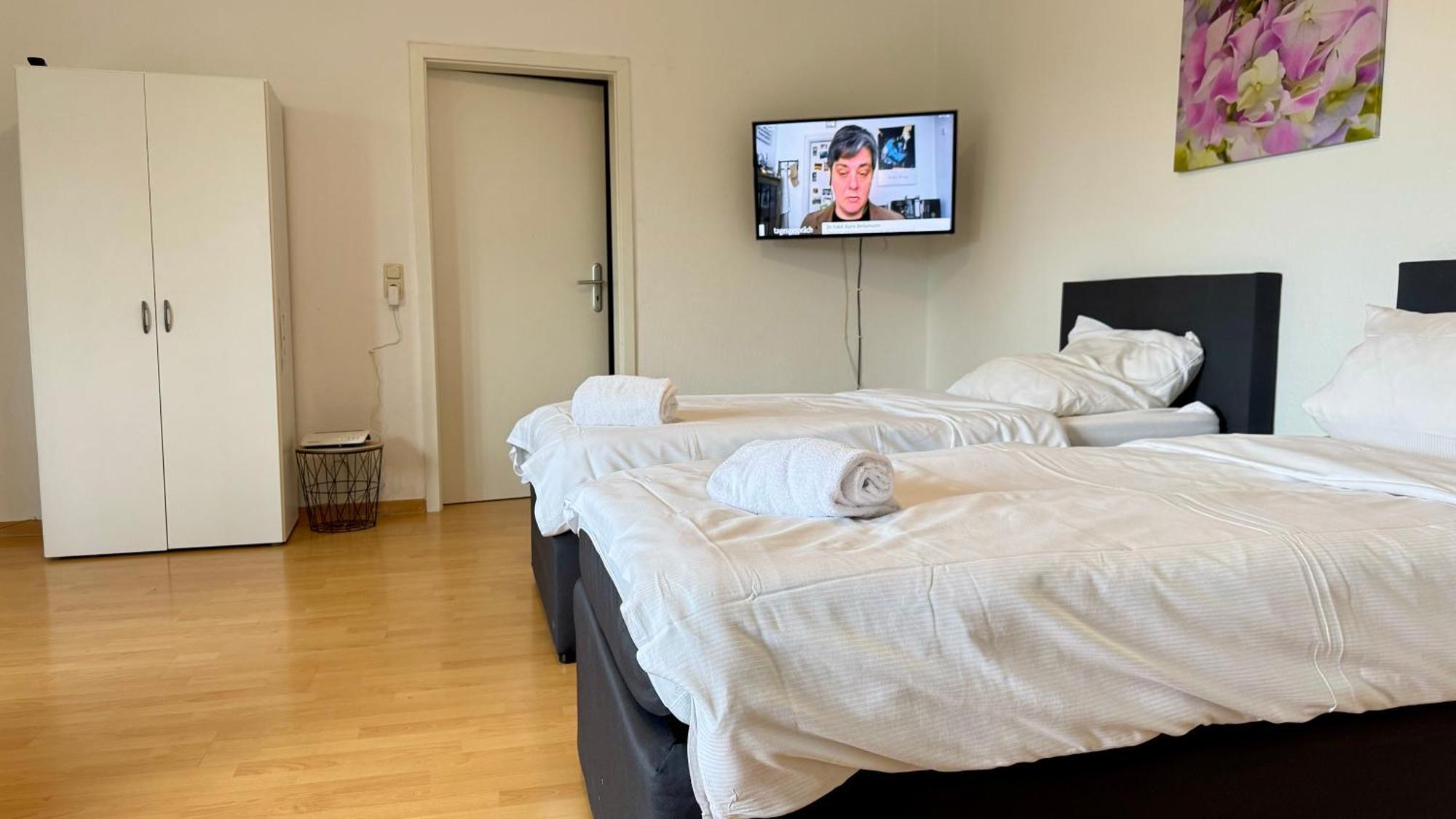 Apartments Im Herzen Von Neumuenster Innenstadt & Hbf Fusslaeufig, Mit Privatparkplatz Esterno foto